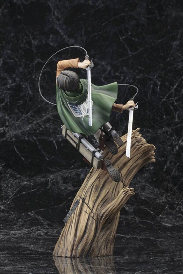 ATTACK ON TITAN LEVI ARTFXJ STATUE