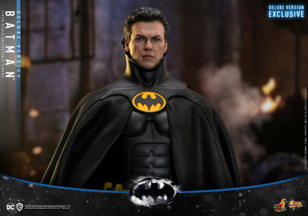 Batman (Deluxe Version) Sixth Scale Figure
