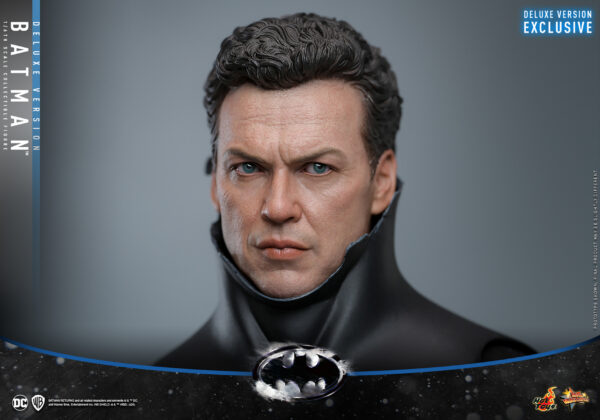 Batman (Deluxe Version) Sixth Scale Figure